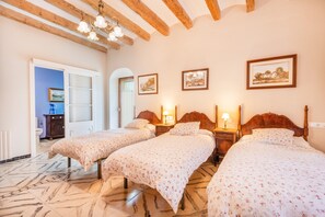 4 Schlafzimmer, Bügeleisen/Bügelbrett, kostenloses WLAN, Bettwäsche