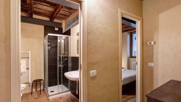 Dusche, Haartrockner, HandtĂŒcher