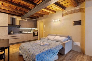 1 habitación, tabla de planchar con plancha, wifi gratis y ropa de cama 