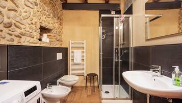 Doccia, asciugacapelli, asciugamani