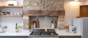 Lucknow Cottage  - pet friendly in Rodborough, near Stroud