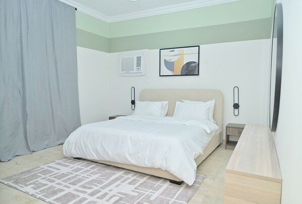 Iron/ironing board, free WiFi - Modern Apartments w Central Location - Ather (Dammam)
