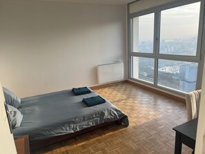 1 chambre, fer et planche à repasser, Wi-Fi gratuit, draps fournis