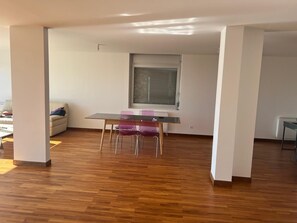 Dining - Chambres a Louer Dans un Spacieux Appartement Dans les Hauteurs de Lyon (Lyon)