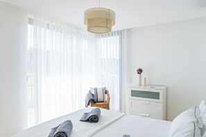 2 chambres, fer et planche à repasser, lit parapluie, Wi-Fi gratuit