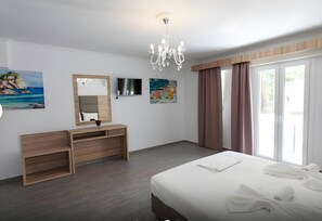 1 bedroom, free WiFi, bed sheets - Room "Studio" with Shared Terrace, Wi-Fi and Air Conditioning (Parga)