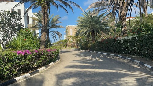 3-bedroom apartment in  Mombasa with beach access, AC, and fast speed internet