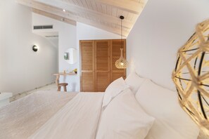 1 bedroom, free WiFi, bed sheets - Room 'Deluxe Loft - A' with Shared Terrace, Wi-Fi and Air Conditioning (Parga)