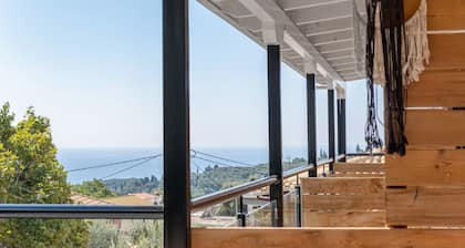 Room 'Deluxe Loft - A' with Shared Terrace, Wi-Fi and Air Conditioning