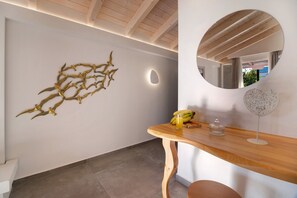 Interior - Room 'Deluxe Loft - B' with Shared Terrace, Wi-Fi and Air Conditioning (Parga)