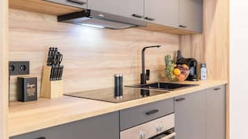 Kühlschrank, Ofen, Herdplatte, Geschirrspüler