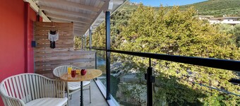 Room 'Deluxe Loft - C' with Shared Terrace, Wi-Fi and Air Conditioning