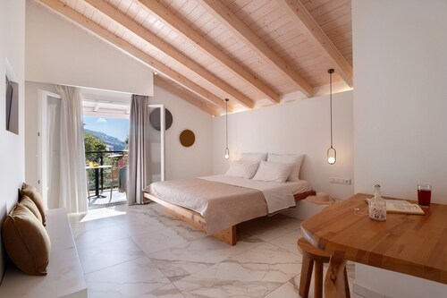 Room 'Deluxe Loft - D' with Shared Terrace, Wi-Fi and Air Conditioning
