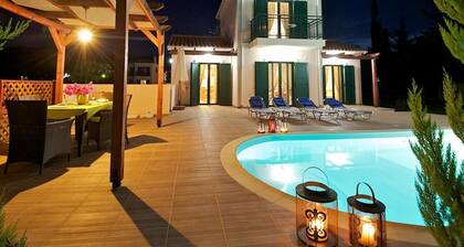 Villa 'Sami Beach Villas Thalia' mit Bergblick, Wi-Fi und Klimaanlage