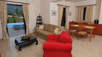 TV, fireplace, DVD player