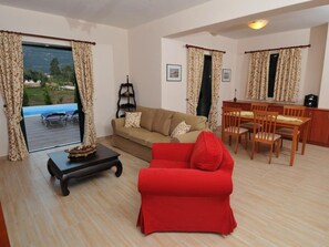 TV, fireplace, DVD player