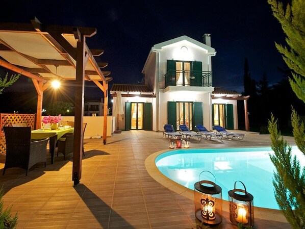 Pool - Villa 'Sami Beach Villas Thalia' with Mountain View, Wi-Fi and Air Conditioning (Sami)