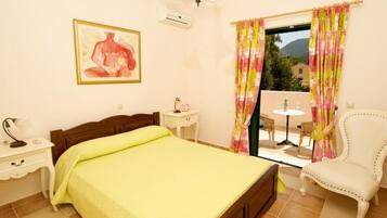 3 slaapkamers, een strijkplank/strijkijzer, gratis wifi, beddengoed