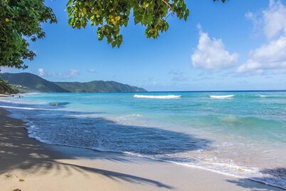 Enjoy amazing sea views, private pool & Caribbean breezes from this 2 bd villa!