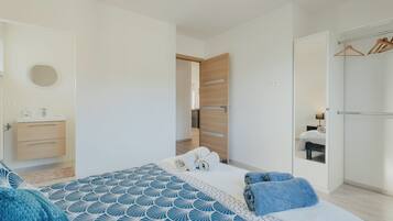 3 bedrooms, iron/ironing board, free WiFi, bed sheets