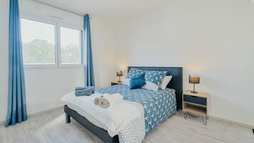 3 bedrooms, iron/ironing board, free WiFi, bed sheets