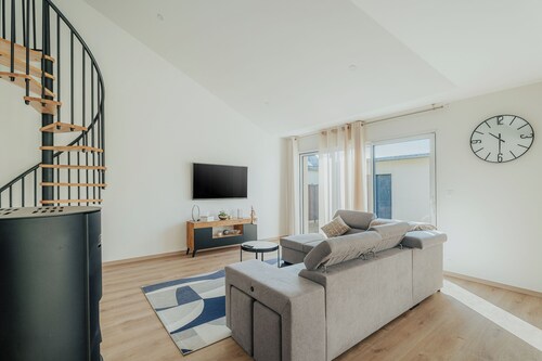 Holiday Home 'Maison Avec Jardin Proche Dinan' with Private Terrace, Private Garden and Wi-Fi