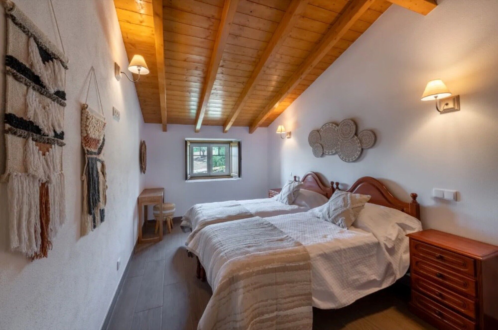 2 dormitoris, planxa i posts de planxar, wifi gratuïta i roba de llit 