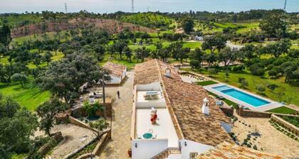 Maison de vacances 'Casa Do Forno - Vale LuĂs Neto' avec vue montagne, Wi-Fi et climatisation