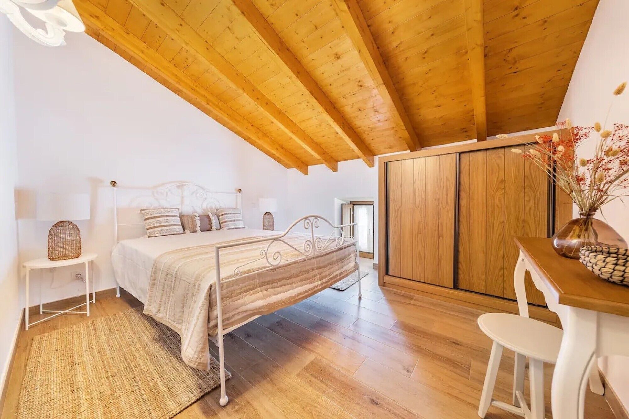 4 habitaciones, tabla de planchar con plancha y wifi gratis 