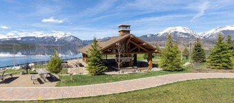 Quiet, Peaceful Condo Just Steps Away From Lake Dillon w/ Fireplace & Balcony