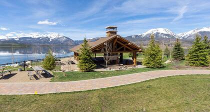 Quiet, Peaceful Condo Just Steps Away From Lake Dillon w/ Fireplace & Balcony