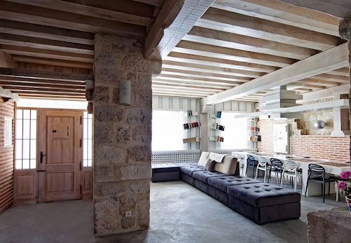 Maison de campagne "La Casa Vieja De Vizmalo" avec vue sur les montagnes, terrasse privée et Wi-Fi