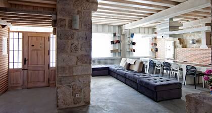 Country House 'La Casa Vieja De Vizmalo' with Mountain View, Private Terrace and Wi-Fi