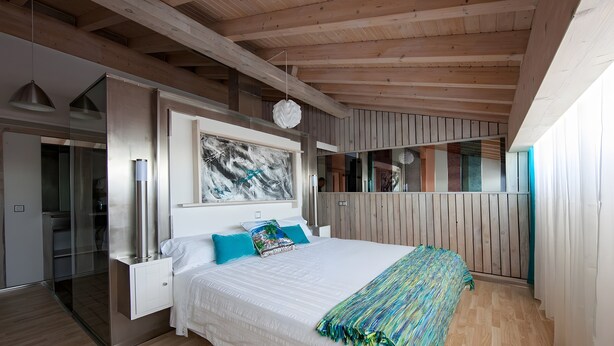 A bedroom with a large bed, a glass closet, a wooden ceiling, and a painting on the wall. - Rural House 'La Casa Vieja De Vizmalo' with Hot Tub, Mountain Views & Garden in Burgos (Vizmalo)