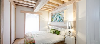 Country House 'La Casa Vieja De Vizmalo' with Mountain View, Private Terrace and Wi-Fi