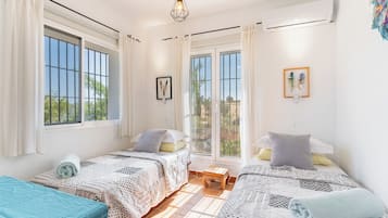 3 bedrooms, iron/ironing board, free WiFi, bed sheets
