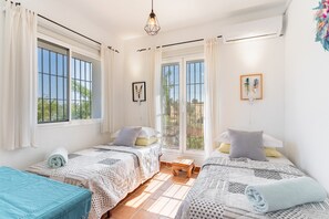 3 chambres, fer et planche à repasser, Wi-Fi gratuit, draps fournis