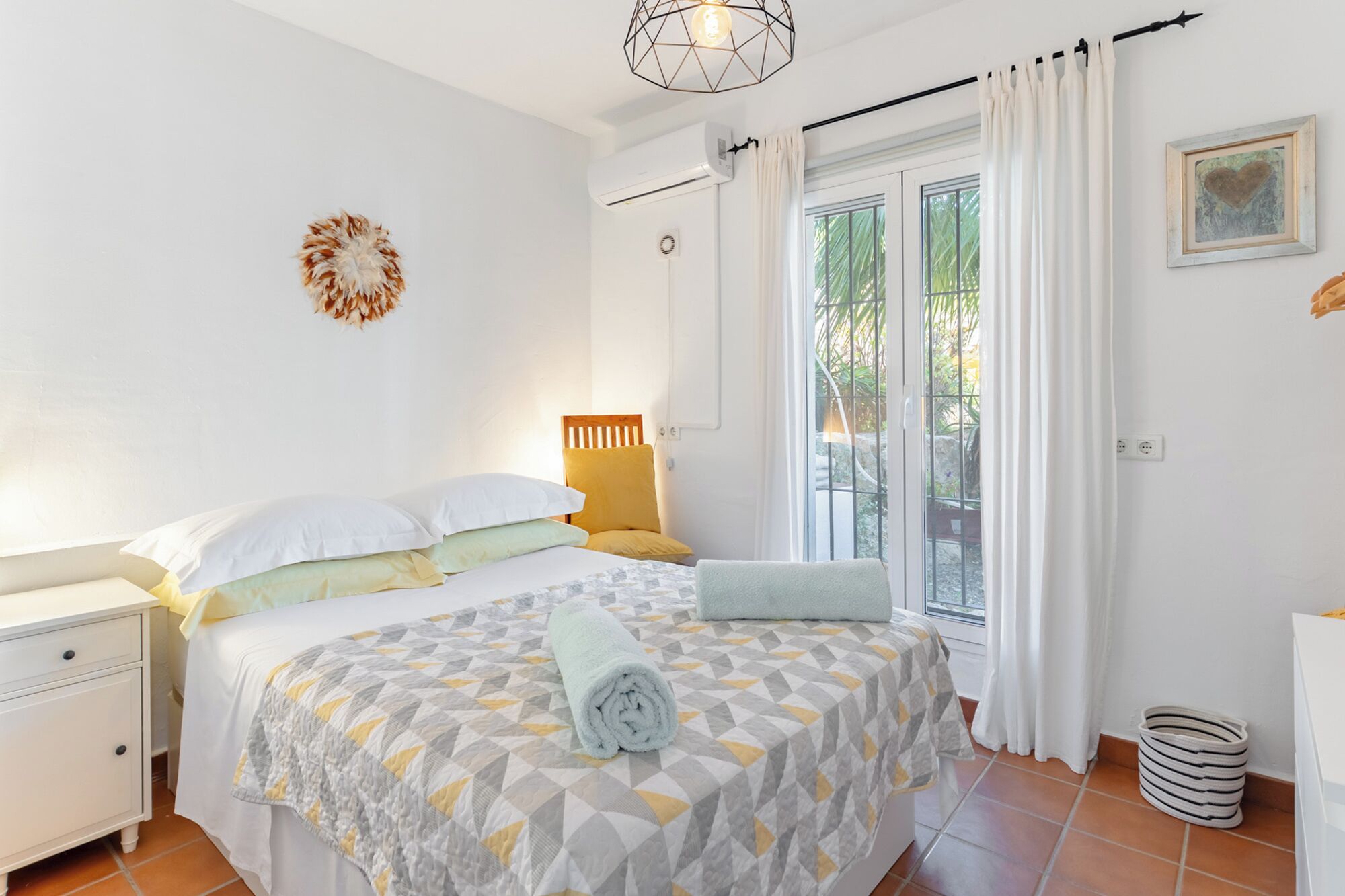 3 slaapkamers, een strijkplank/strijkijzer, gratis wifi, beddengoed