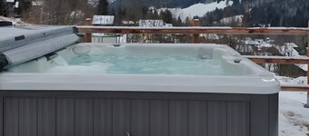 Holiday Home 'Chalet Le Pré Caro' with Mountain View, Private Terrace and Wi-Fi