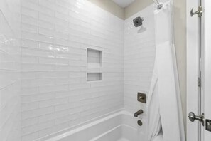 Hair dryer, towels, soap, shampoo - Charming 3 bedroom beach house in Cape Charles, VA  (Cape charles)