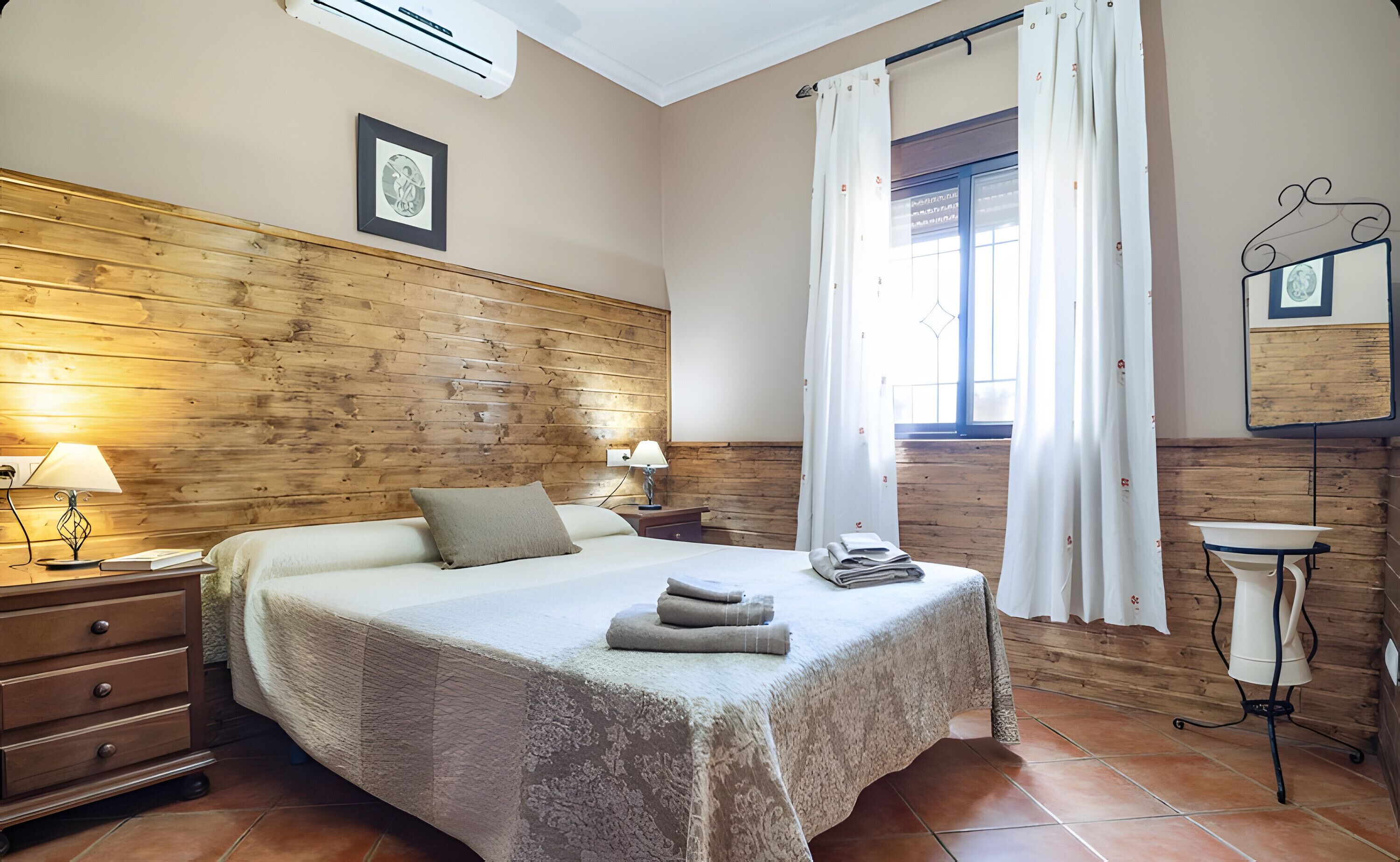 2 bedrooms, iron/ironing board, free WiFi