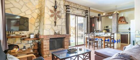 Televisie en een open haard