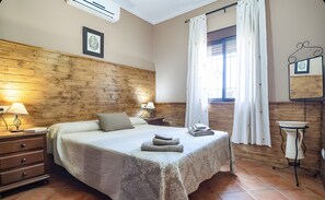 2 bedrooms, iron/ironing board, free WiFi - Villa 'La Cañada' with Lake View, Wi-Fi and Air Conditioning (El Gastor)