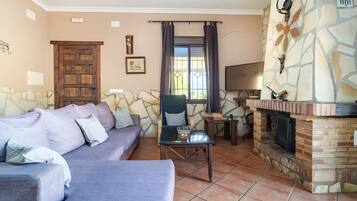 Televisie en een open haard