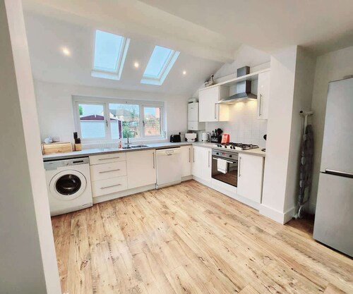 Beautiful 4BR Home near Chester Racecourse