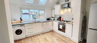 Beautiful 4BR Home near Chester Racecourse