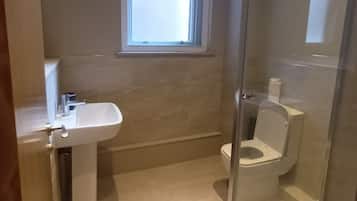 Dusj, håndklær, såpe og sjampo