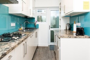 Frigorifero, microonde, forno, lavastoviglie