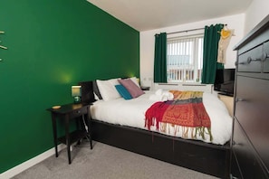 2 bedrooms, iron/ironing board, free WiFi, bed sheets