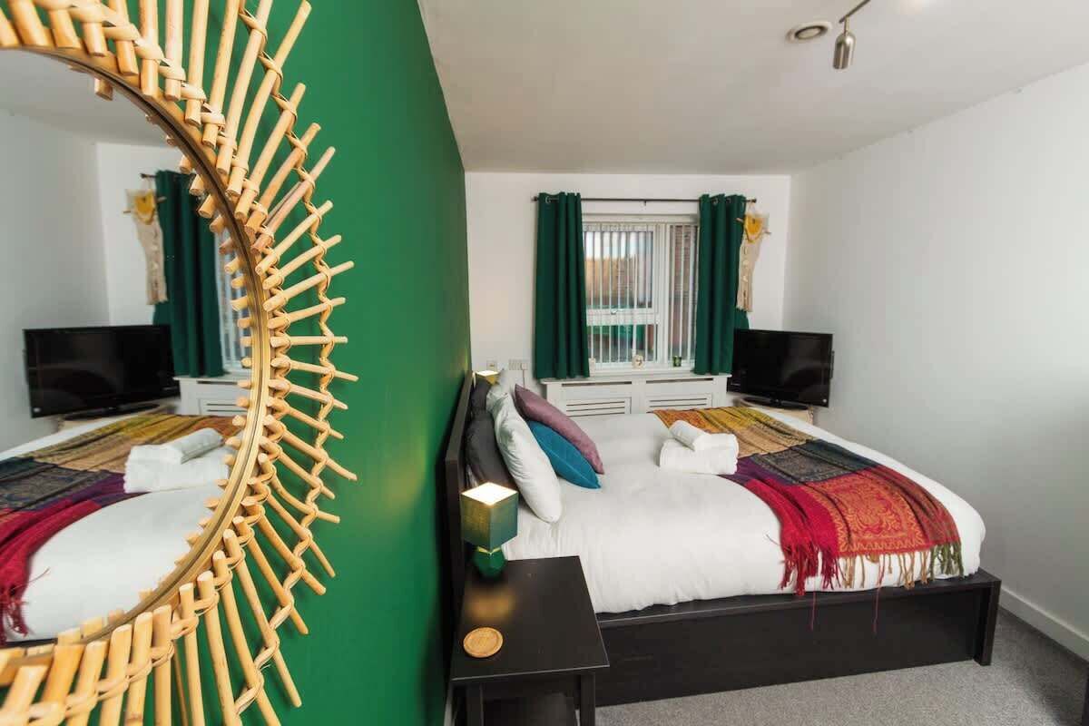 2 bedrooms, iron/ironing board, free WiFi, bed sheets